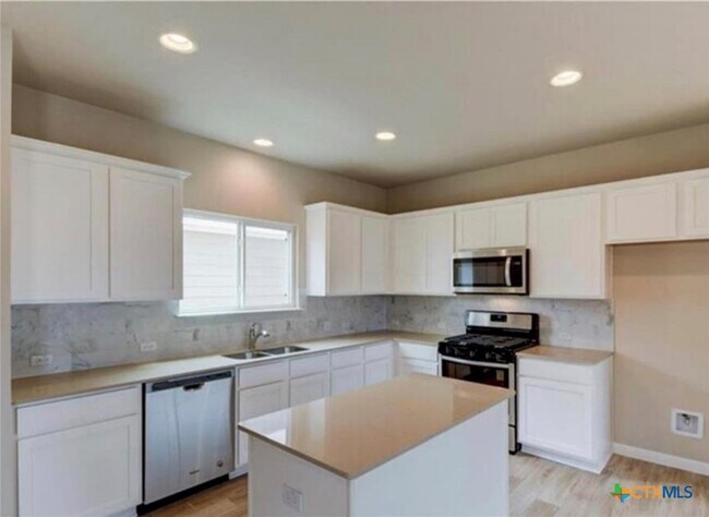 Building Photo - 246 Mossycup Dr