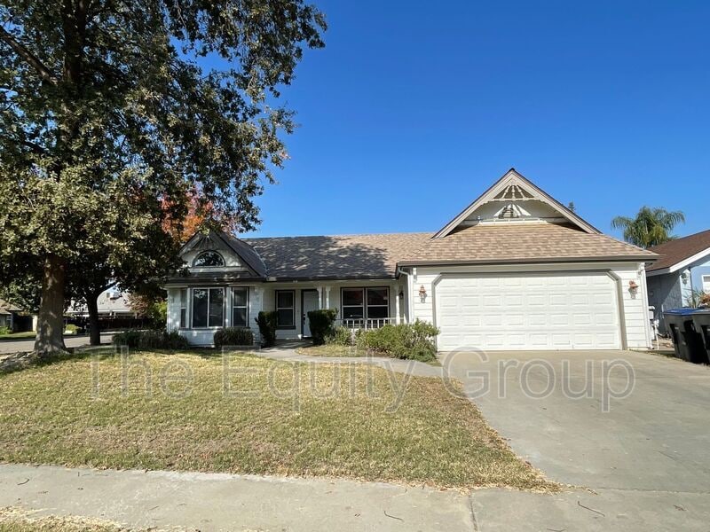 Primary Photo - 634 E Vine Ct