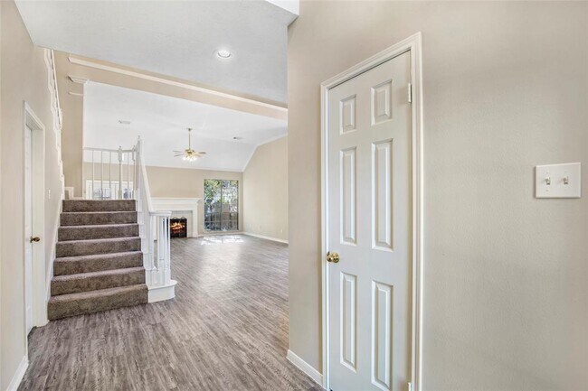 Foto del edificio - 5322 Willow Knoll Ct