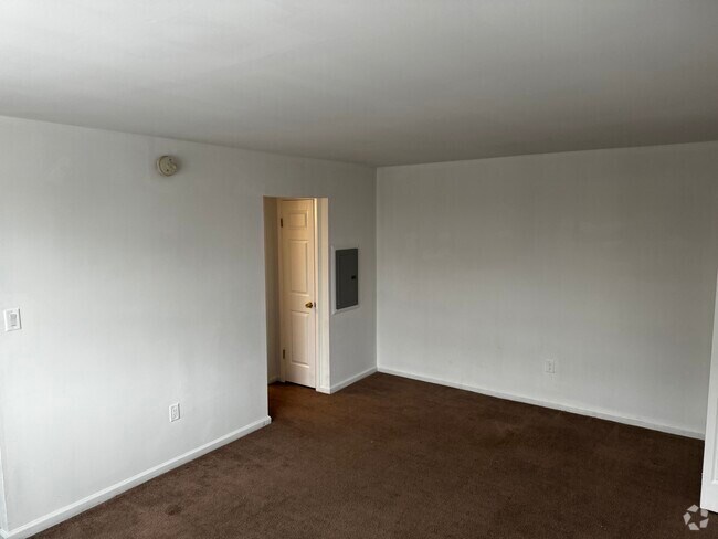 Building Photo - 6035 Palmetto St