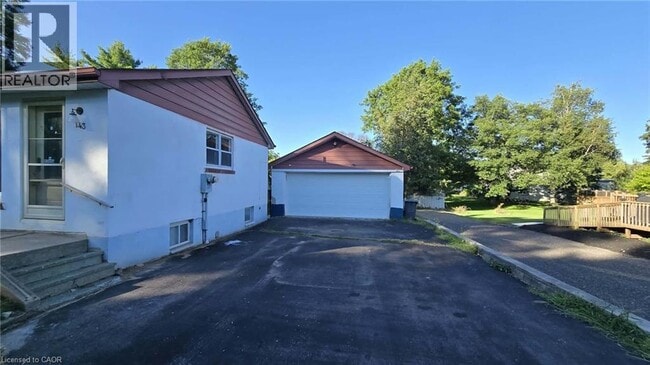 Building Photo - 143 Confederation St