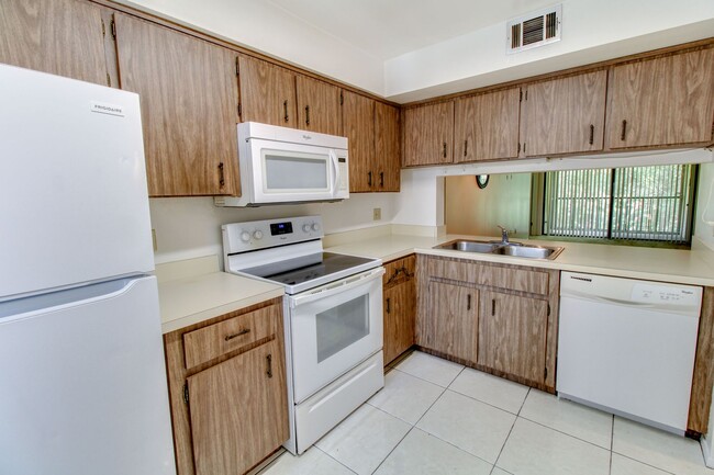 Building Photo - 3293 Westridge Blvd