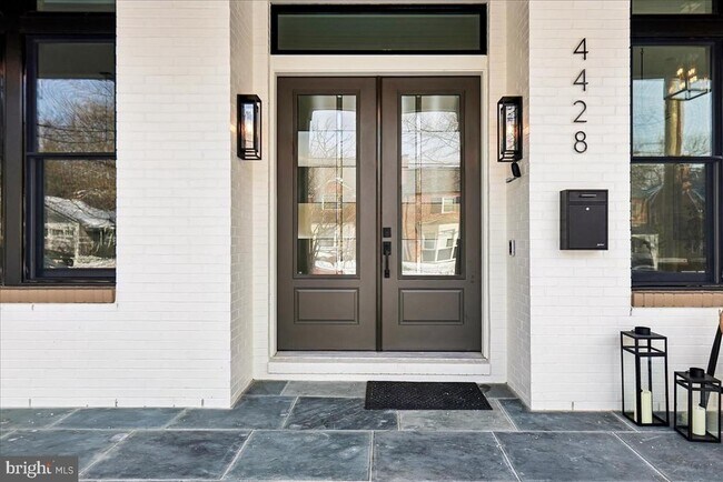 Foto del edificio - 4428 Albemarle St NW