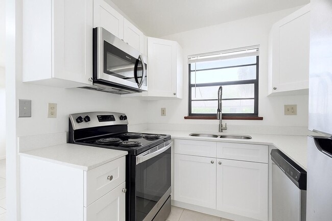 Building Photo - 1226 N Haverhill Rd