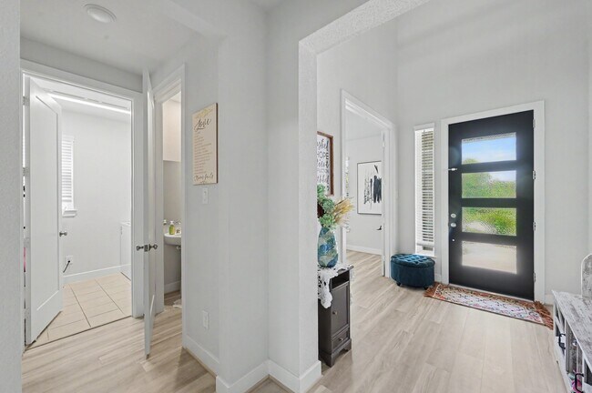 Foto del edificio - 155 Renodes Garden Ln