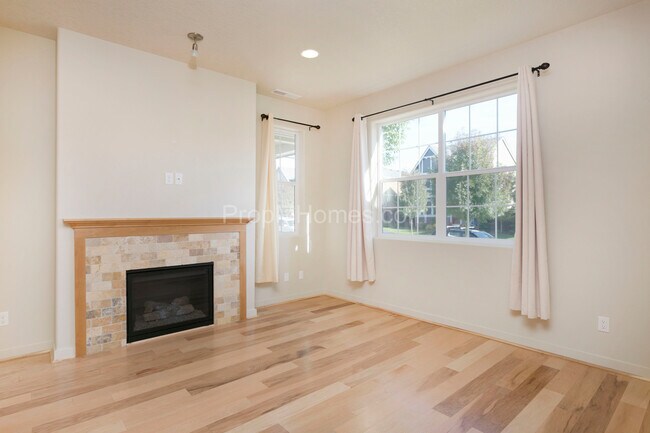 Foto del edificio - Beautiful Newer Three Bedroom Tigard Home ...