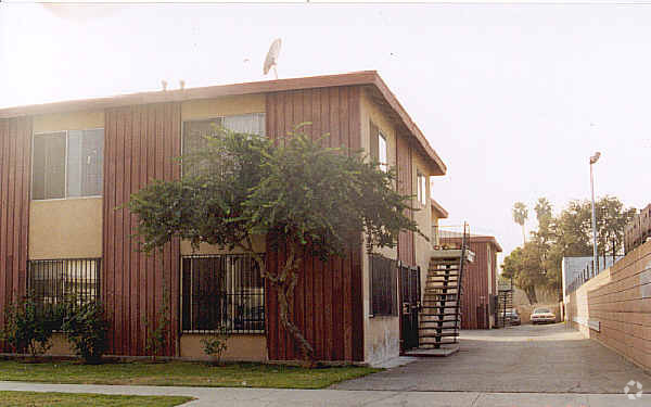 Foto principal - 2833-2835 New Deal Ave