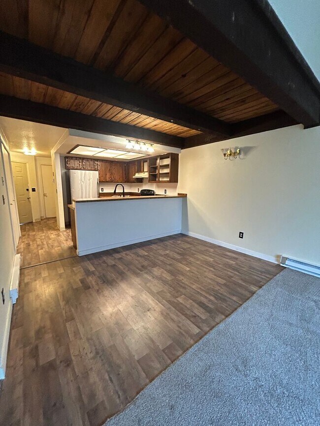 Foto del edificio - 2bed, 1.5 bath Duplex with Garage & Fenced Yard!