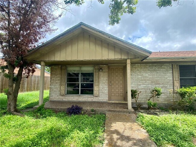 Building Photo - 5025 Meandering Ln