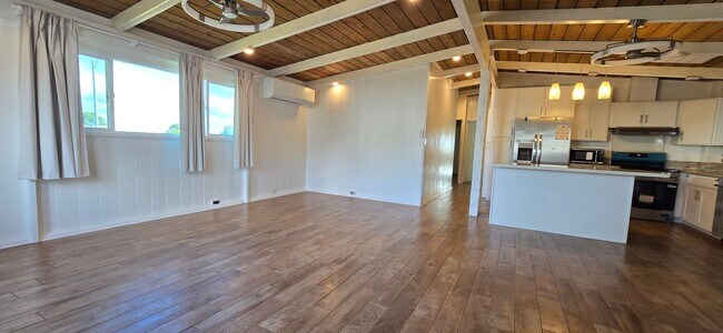 Foto del edificio - Spacious, large  dream rental home in Pearl City!