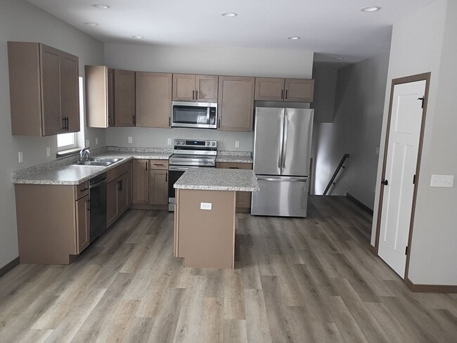 Building Photo - 3 Bed, 3 Bath, House