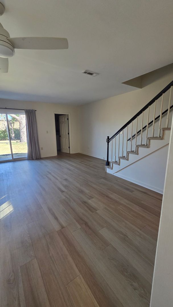 Building Photo - Charming 2 Bedroom Townhouse