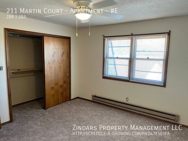 Building Photo - 2 bedroom 1.5 bath townhouse apartment for...