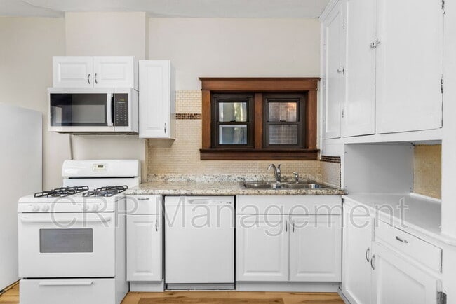 Building Photo - 5033 Ray Ave