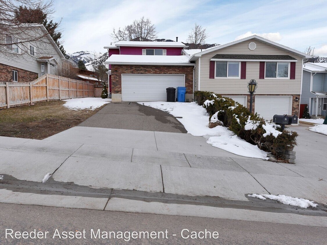 Primary Photo - 3 br, 2.5 bath House - 94 South 1000 East