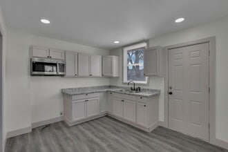 Building Photo - 807-809-809 E Deshler Ave