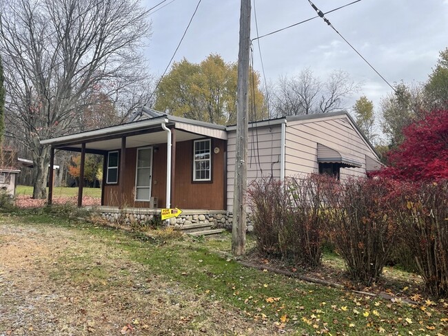 Building Photo - Renovated 3 bedroom raised Ranch in Sharps...