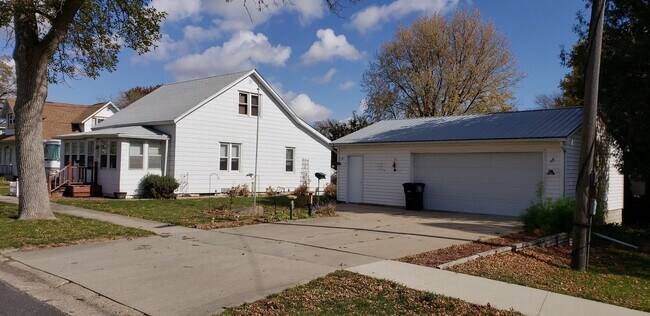 Foto del edificio - FOR RENT- 510 1st St- Parkersburg *PETS OK*
