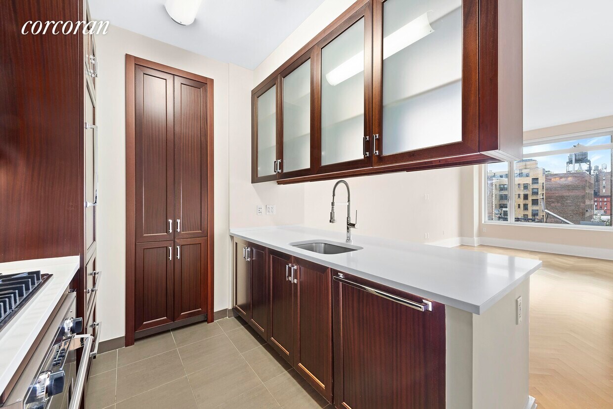 Primary Photo - 205 W 76th St