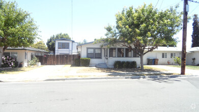 Building Photo - 1307 C St