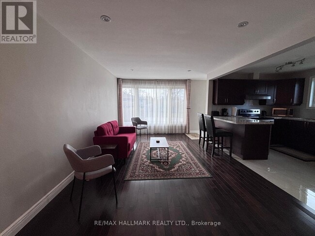 Photo du bâtiment - 295 Blue Grass Blvd