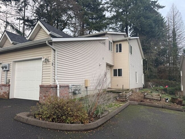 Stunning 2 Bed, 2.5 Bath Townhouse — Fully Renovated! - Stunning 2 Bed, 2.5 Bath Townhouse — Fully Renovated!