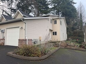 Building Photo - 10000 SE French Rd