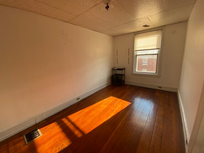Foto del edificio - 1419 E Columbia Ave