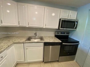 Building Photo - 7831 Colony Cir N