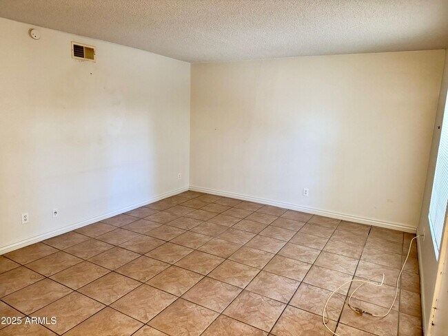 Foto del edificio - 1622 E Campbell Ave