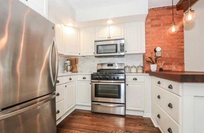 Building Photo - 3868 Belmont St