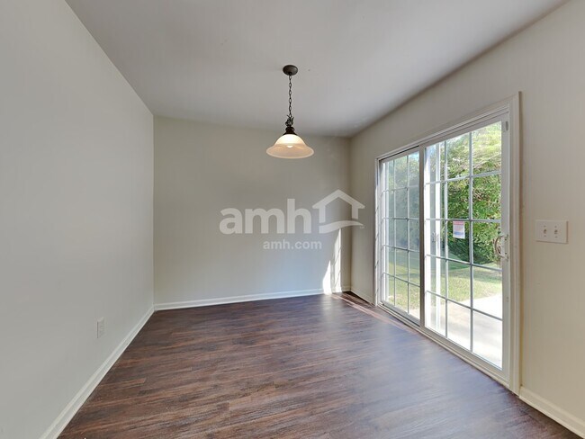 Foto del edificio - 606 3 Oaks Dr