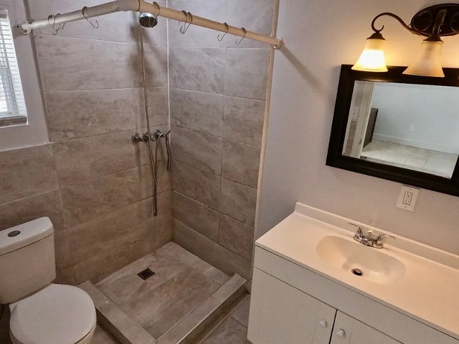 Foto del edificio - 606 18th Ave N