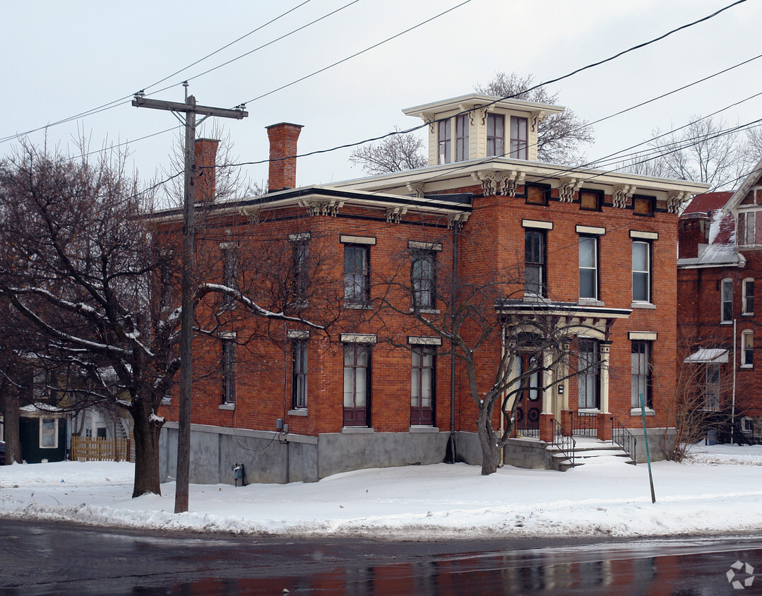 Building Photo - 401 Rutger St