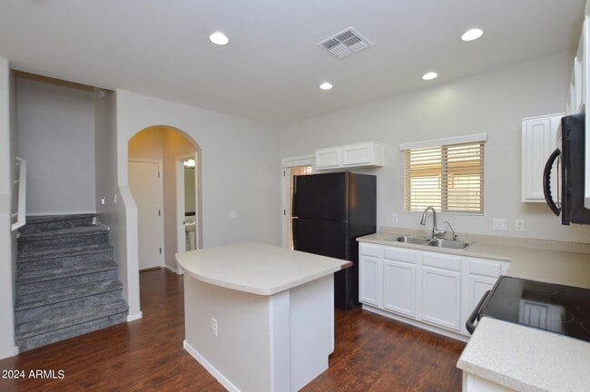 Building Photo - 326 S Leandro
