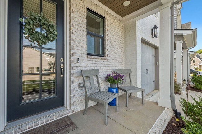 Building Photo - Like-new 3BR/2.5BA townhome in Canterbury!