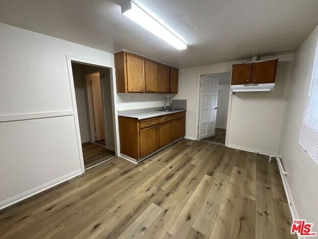 Foto del edificio - 828 E 6th St