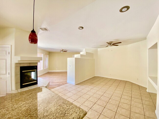 Dining Area - 283 Jib Ct
