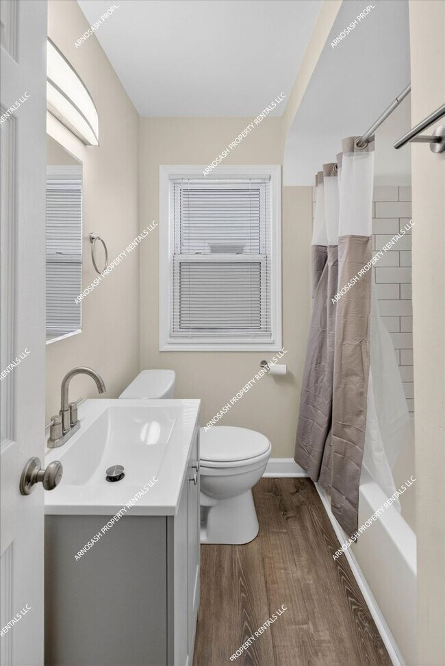 Foto del edificio - Charming Renovated 3-Bedroom Home for Rent in Eastpointe!