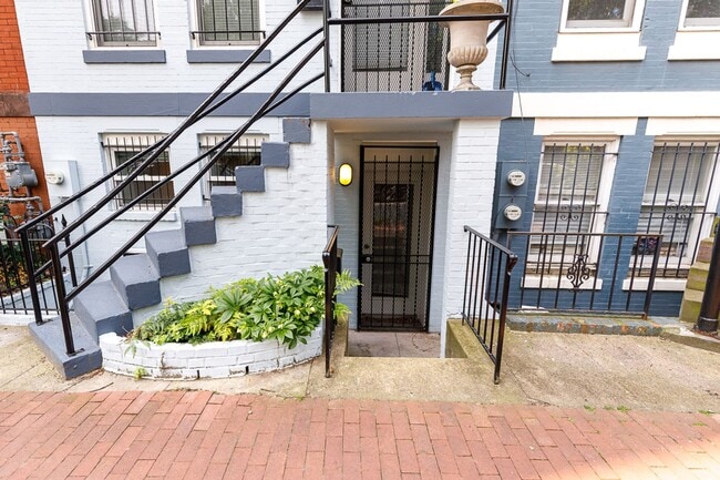 Building Photo - Prime Logan Circle Studio with In-Unit W/D!