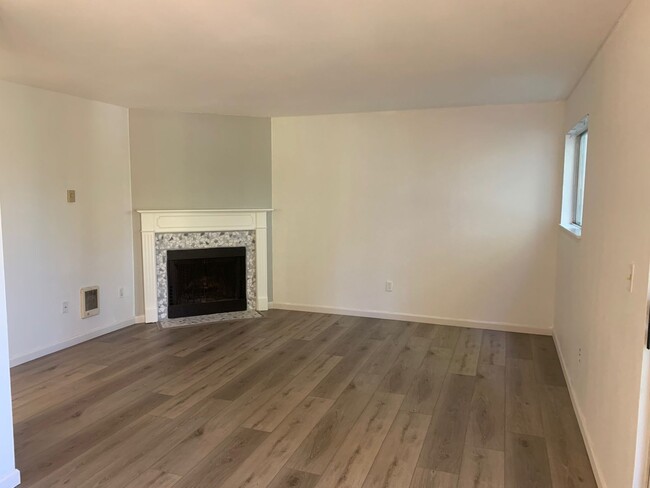 Building Photo - $1,550 - One Bedroom Condo, INCLUDES WATER...