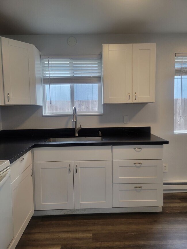 Foto del edificio - 2 bedroom 1 bath duplex