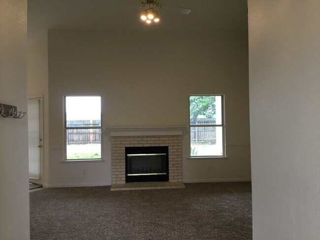 Foto del edificio - 2157 E Oak Haven Dr