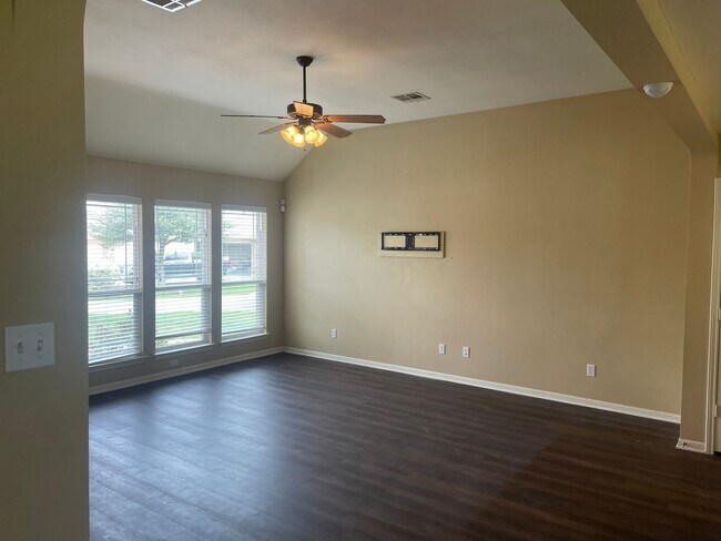Foto del edificio - 7707 Bridgepointe Dr