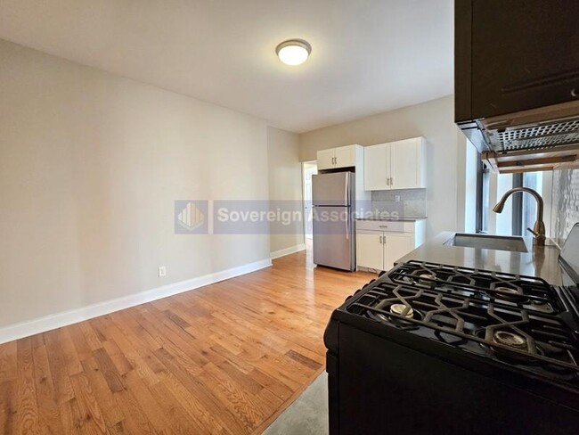 Building Photo - 515 W 168th St