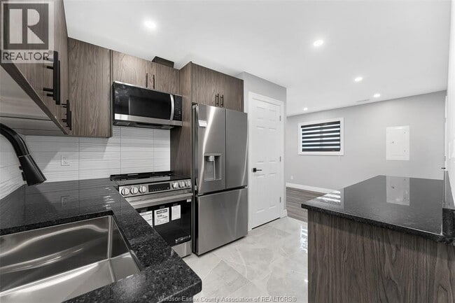 Building Photo - 700 Brock St