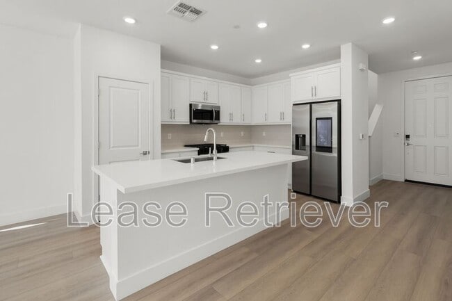 Building Photo - 4748 Concordia Ave