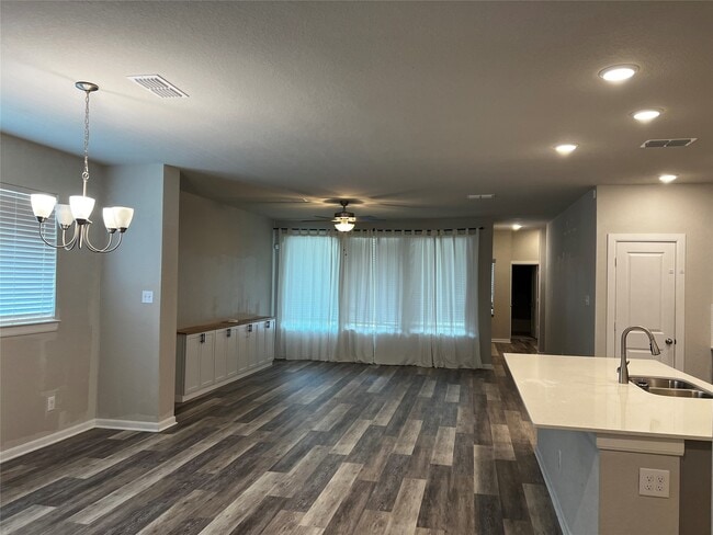 Foto del edificio - 4929 Blackburn Ln