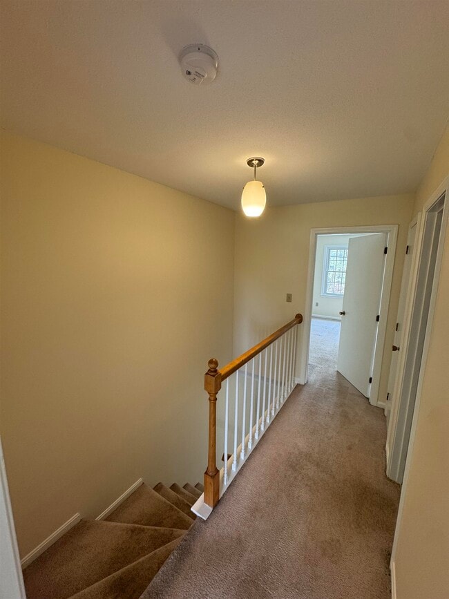 Building Photo - 123 Fox Hollow Way