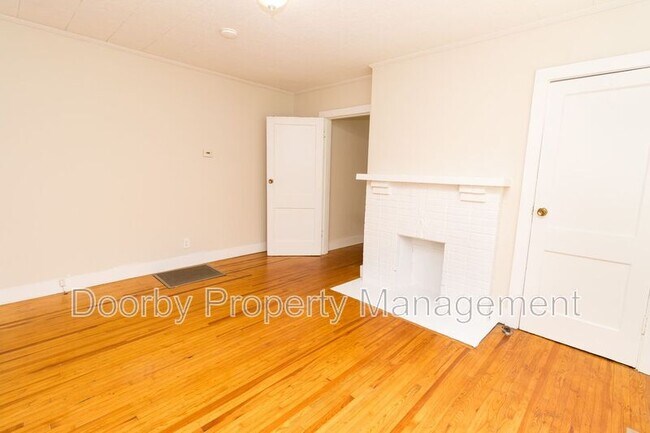 Foto del edificio - 1113 E 8th St